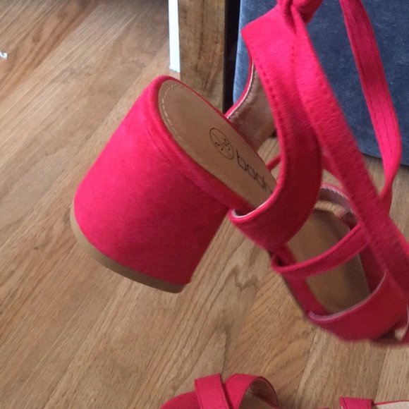 Red lace up sandals with chunky heel - Picture 3 of 3